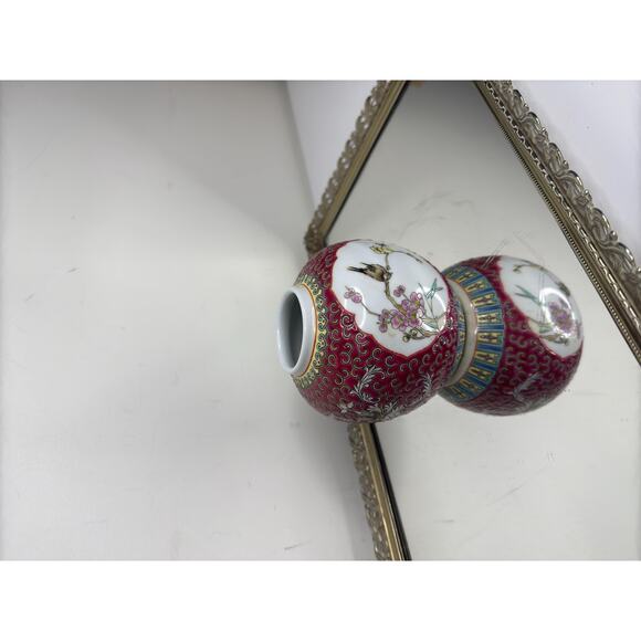 Vintage ginger jar, pink ginger jar with detailed flowers and a bird, Chinese - Picture 3 of 9